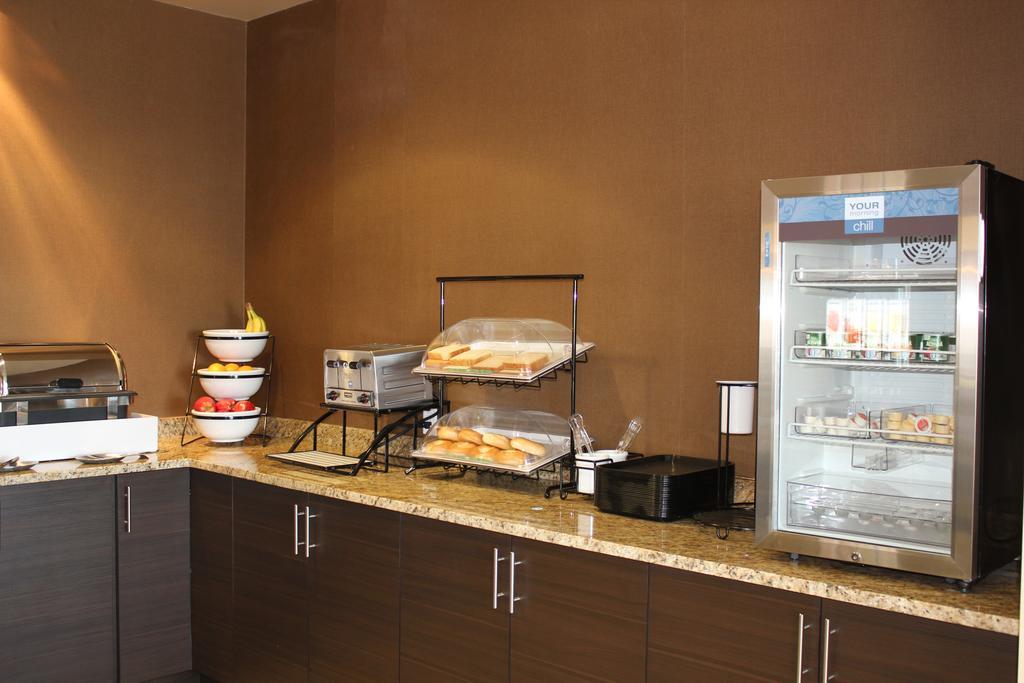Comfort Inn & Suites Edmonton International Airport Nisku Eksteriør billede